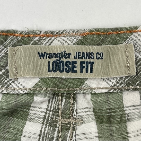 Wrangler Jeans Shorts Mens 36 Green White Plaid Flat Front Pockets - Picture 2 of 9